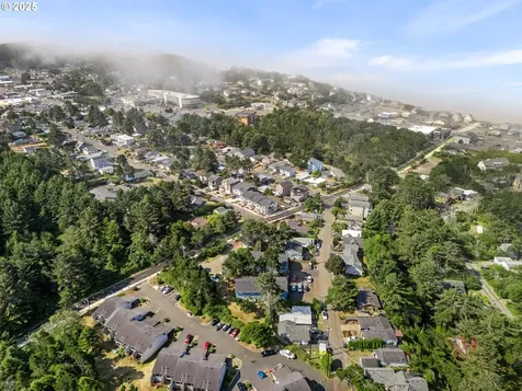 305 SE Jetty Avenue Lincoln City OR 97367