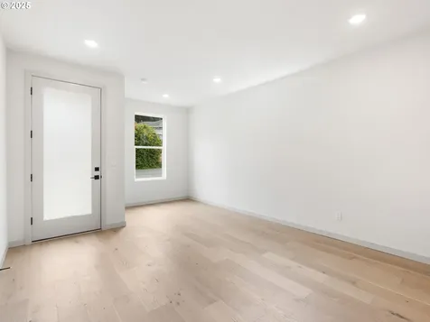 305 SE Jetty Avenue Lincoln City OR 97367