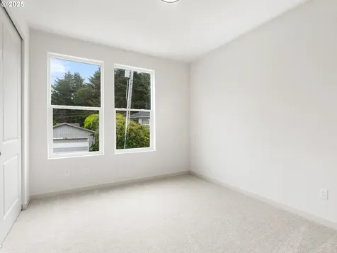 305 SE Jetty Avenue Lincoln City OR 97367