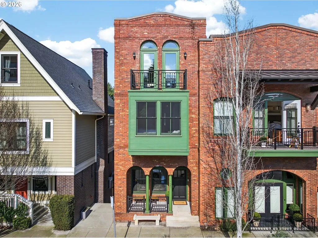 121 SW Gibbs Street Portland OR 97239