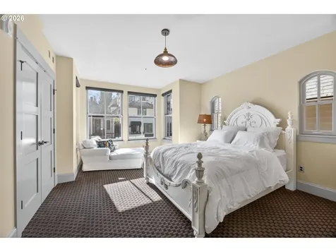121 SW Gibbs Street Portland OR 97239