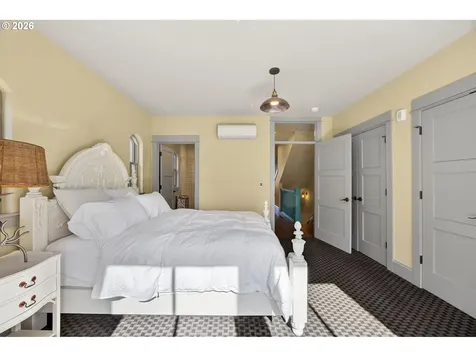 121 SW Gibbs Street Portland OR 97239