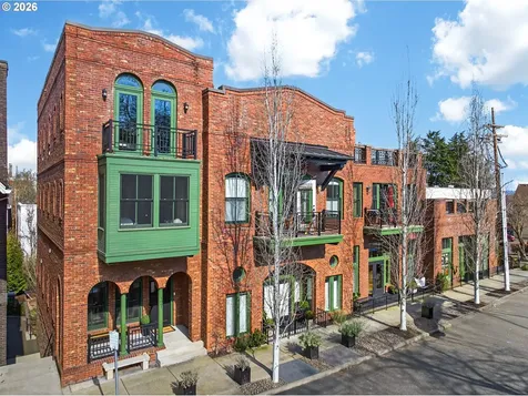 121 SW Gibbs Street Portland OR 97239