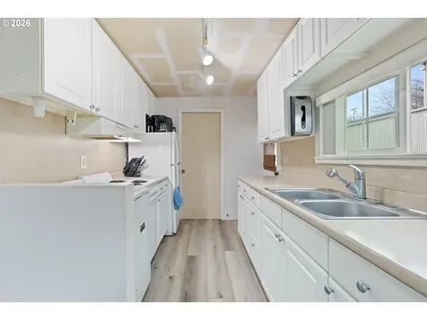 1718 NW Crouch Street Roseburg OR 97471