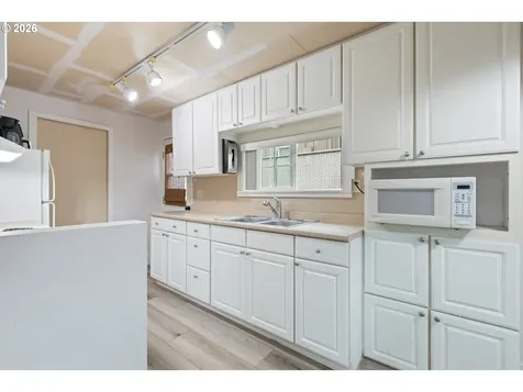 1718 NW Crouch Street Roseburg OR 97471