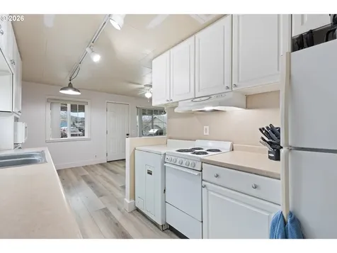 1718 NW Crouch Street Roseburg OR 97471