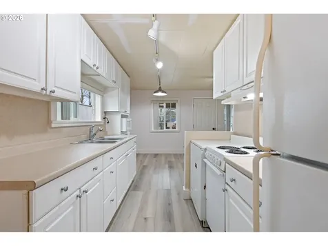 1718 NW Crouch Street Roseburg OR 97471