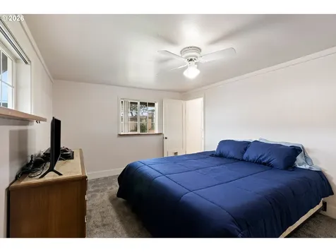1718 NW Crouch Street Roseburg OR 97471