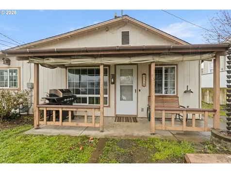 1718 NW Crouch Street Roseburg OR 97471