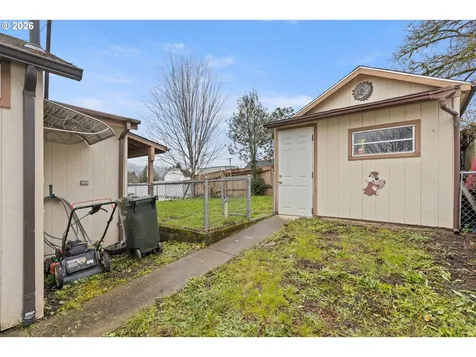 1718 NW Crouch Street Roseburg OR 97471