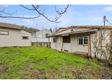 1718 NW Crouch Street Roseburg OR 97471