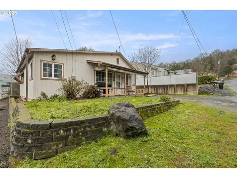 1718 NW Crouch Street Roseburg OR 97471