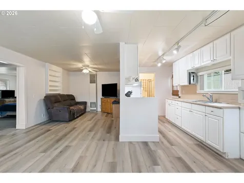 1718 NW Crouch Street Roseburg OR 97471