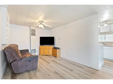 1718 NW Crouch Street Roseburg OR 97471
