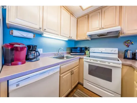1415 NW 31st Place Lincoln City OR 97367