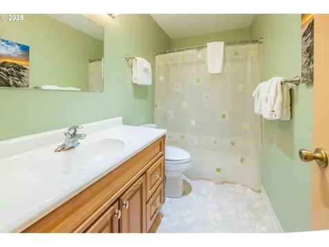 1415 NW 31st Place Lincoln City OR 97367