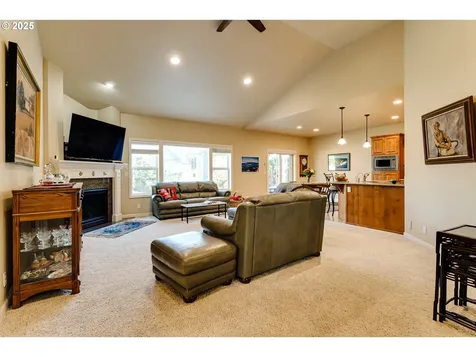 3351 Cape Hatteras Drive Eugene OR 97408