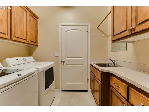 3351 Cape Hatteras Drive Eugene OR 97408