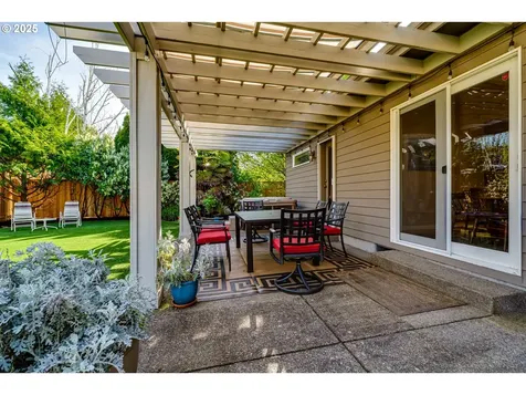 3351 Cape Hatteras Drive Eugene OR 97408