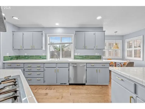 1742 NE Blue Heron Drive Portland OR 97211