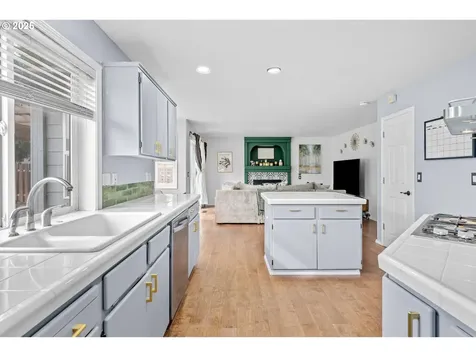 1742 NE Blue Heron Drive Portland OR 97211