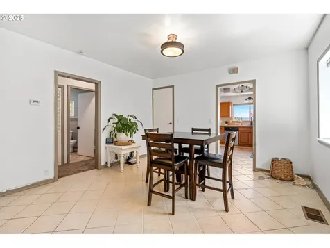 719 Peters Street Raymond WA 98577