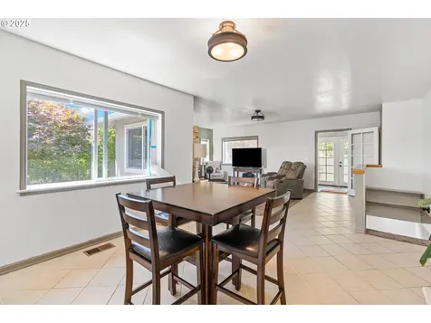 719 Peters Street Raymond WA 98577