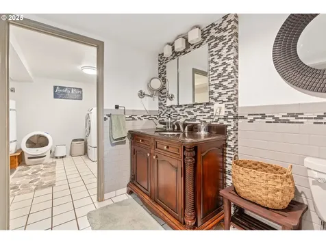 719 Peters Street Raymond WA 98577