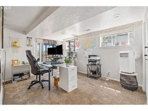 719 Peters Street Raymond WA 98577