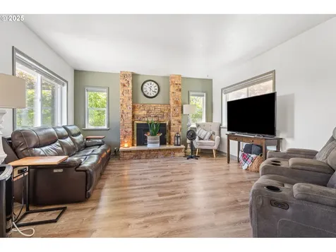 719 Peters Street Raymond WA 98577