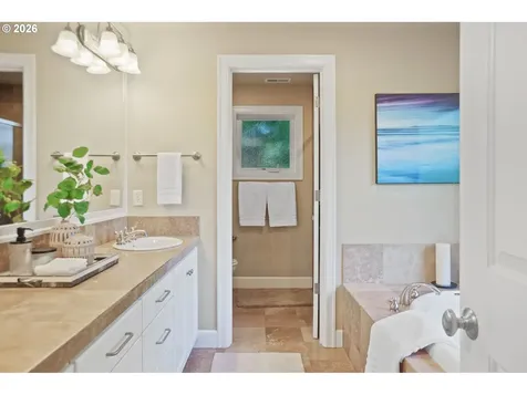 2250 Turnberry Court Eugene OR 97401