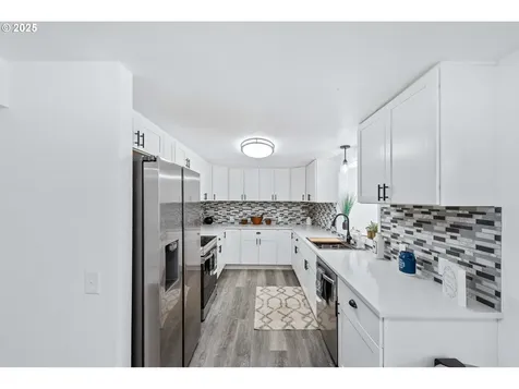 586 11th Avenue Coos Bay OR 97420
