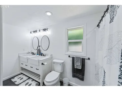 586 11th Avenue Coos Bay OR 97420