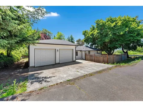 586 11th Avenue Coos Bay OR 97420