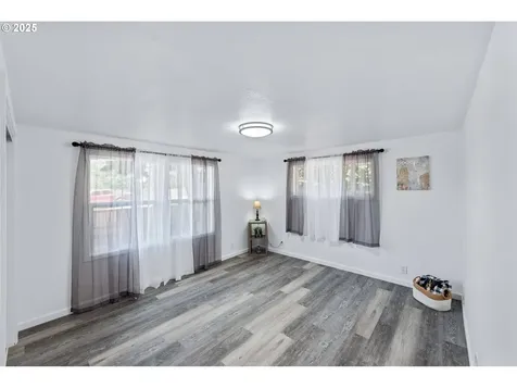 586 11th Avenue Coos Bay OR 97420