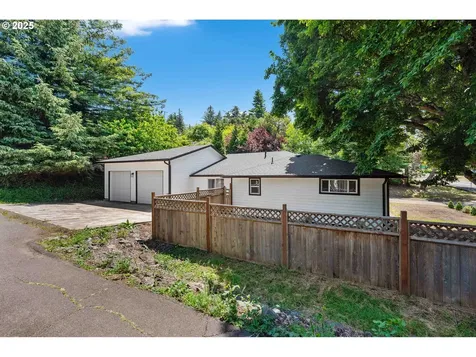 586 11th Avenue Coos Bay OR 97420