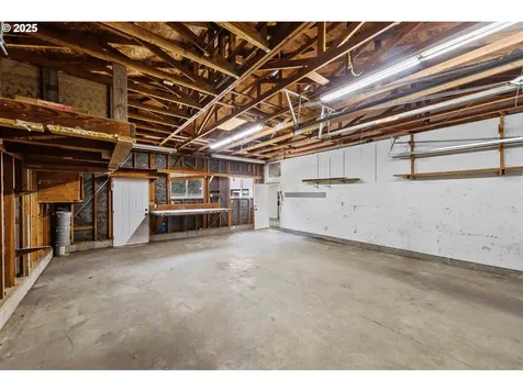 586 11th Avenue Coos Bay OR 97420