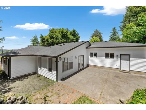 586 11th Avenue Coos Bay OR 97420