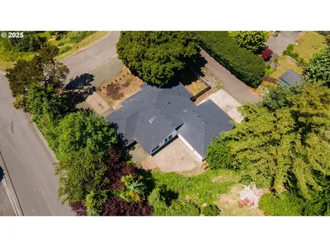 586 11th Avenue Coos Bay OR 97420