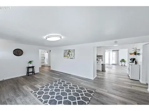 586 11th Avenue Coos Bay OR 97420