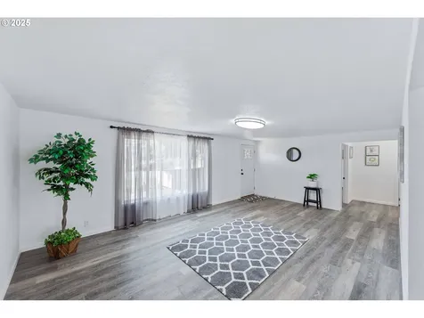 586 11th Avenue Coos Bay OR 97420