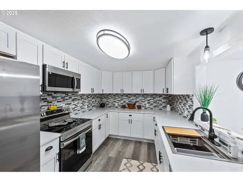 586 11th Avenue Coos Bay OR 97420
