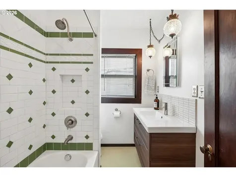 2105 SE Ochoco Street Portland OR 97222