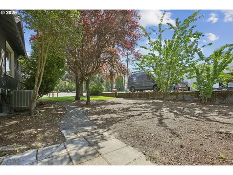 2105 SE Ochoco Street Portland OR 97222
