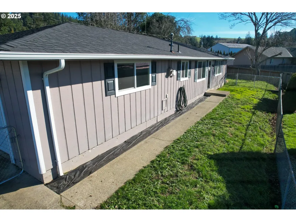1808 Sunset Court Myrtle Point OR 97458