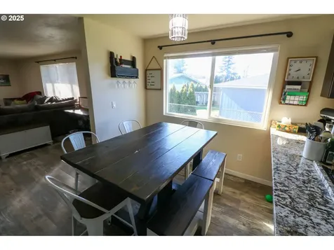 1808 Sunset Court Myrtle Point OR 97458