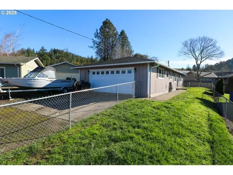 1808 Sunset Court Myrtle Point OR 97458