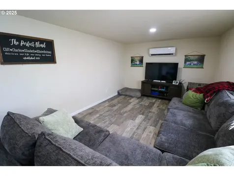 1808 Sunset Court Myrtle Point OR 97458