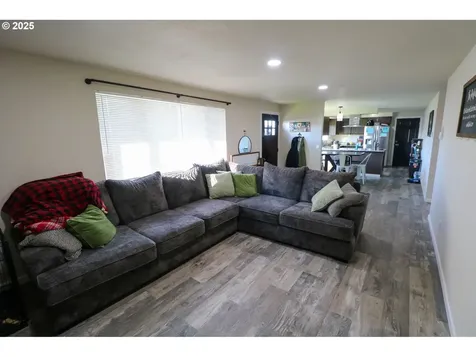 1808 Sunset Court Myrtle Point OR 97458