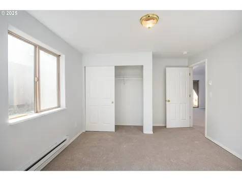957 E Benjamin Avenue Cottage Grove OR 97424